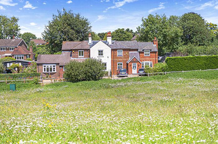 2 Bedroom Cottage To Rent In One Tree Hill Road, Guildford, GU4