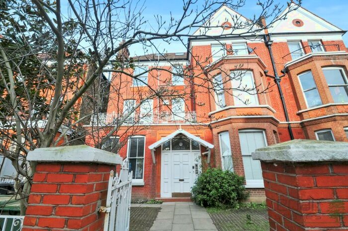 2 Bedroom Flat To Rent In Canfield Gardens, South Hampstead, NW6