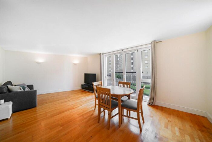 2 Bedroom Apartment To Rent In Franklin Building, Canary Wharf, E14