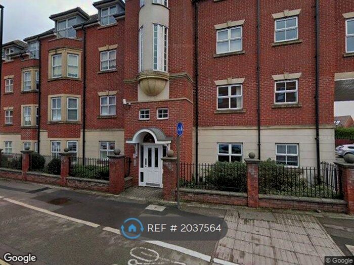 2 Bedroom Flat To Rent In Hallfield Road, York, YO31