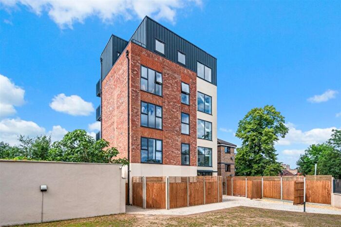 3 Bedroom Penthouse For Sale In Harlesden Road, Harlesden, Brent, NW10