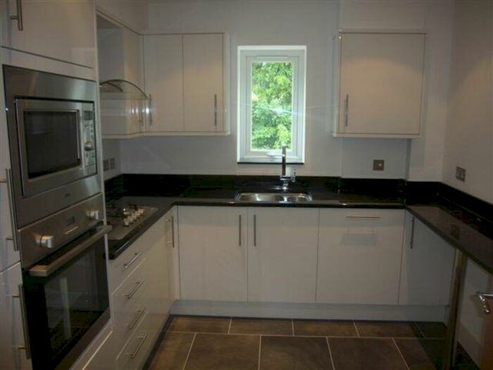 2 Bedroom Flat To Rent In Highland Court, SE22