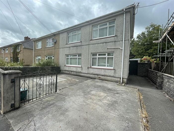 3 Bedroom Semi-Detached House To Rent In Iscennen Road, Ammanford, SA18