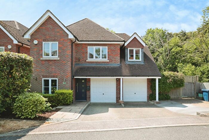 5 Bedroom Property For Sale In Dell Close, Chesham, HP5