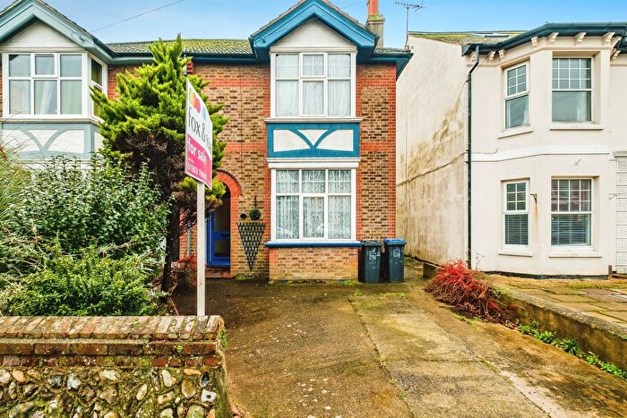 3 Bedroom Semi Detached House For Sale In Penhill Road, Lancing, BN15