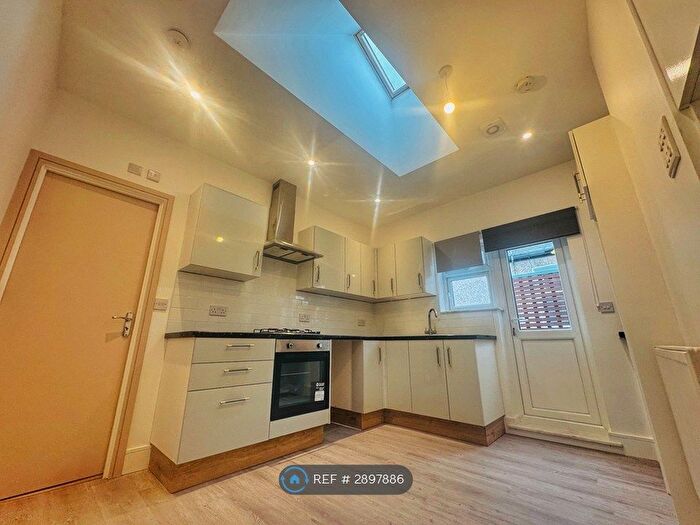 3 Bedroom Flat To Rent In Heaton Road, Mitcham, CR4