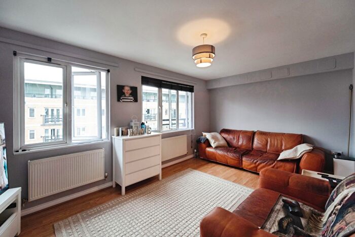 2 Bedroom Flat For Sale In Broomfield Street, London, E14