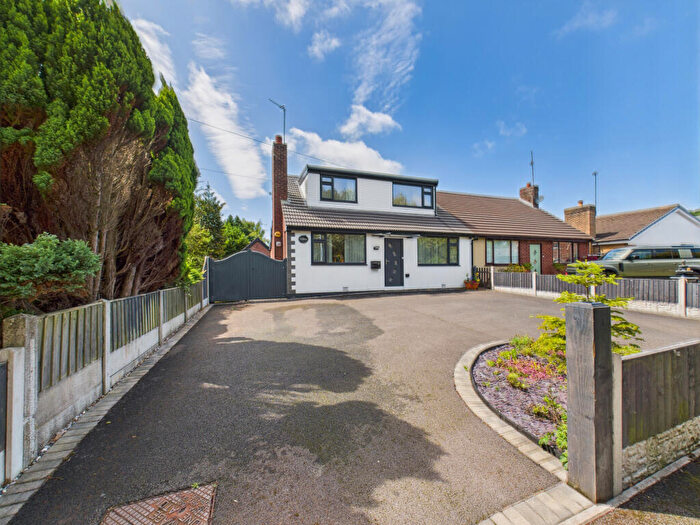 4 Bedroom Semi-Detached House For Sale In Lower Lane, Freckleton, PR4
