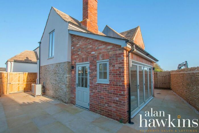 2 Bedroom Cottage For Sale In Mermaid Court, Christian Malford, SN15