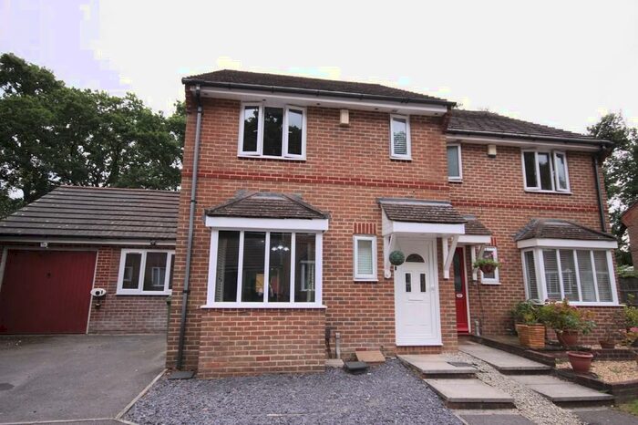 4 Bedroom Semi-Detached House To Rent In Hyssop Close, Whiteley, PO15