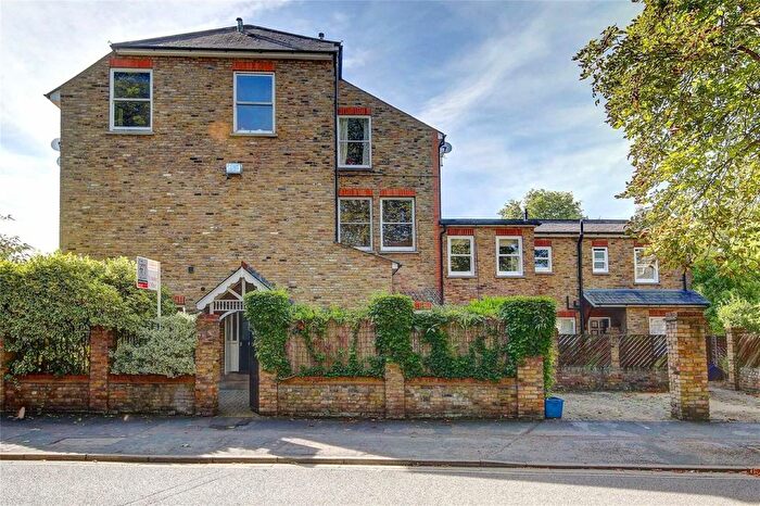 1 Bedroom Flat To Rent In Glamorgan Road, Hampton Wick, Kingston Upon Thames, KT1