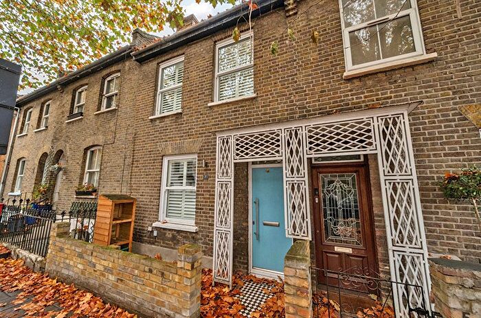 2 Bedroom Terraced House To Rent In Sutherland Road, Chiswick, W4
