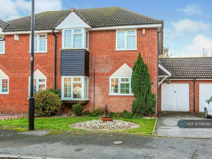 2 Bedroom Semi-Detached House To Rent In Cooper Way, Slough, SL1