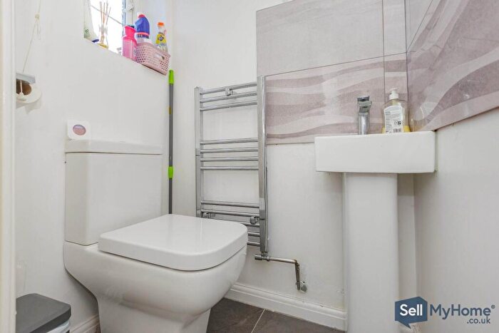 3 Bedroom Detached House For Sale In Orsett Close, Leicester, LE5