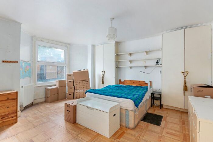 1 Bedroom Flat For Sale In Loftus Road, Shepherd's Bush, London, W12