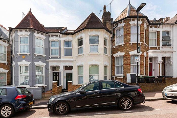 5 Bedroom House To Rent In Duckett Road, Harringay, N4