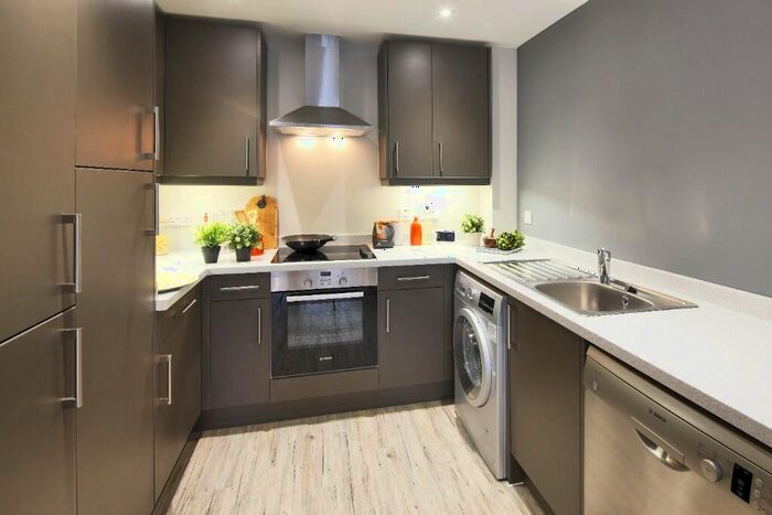 1 Bedroom Apartment To Rent In Bow Square, Queensway, Southampton, Hampshire, SO14