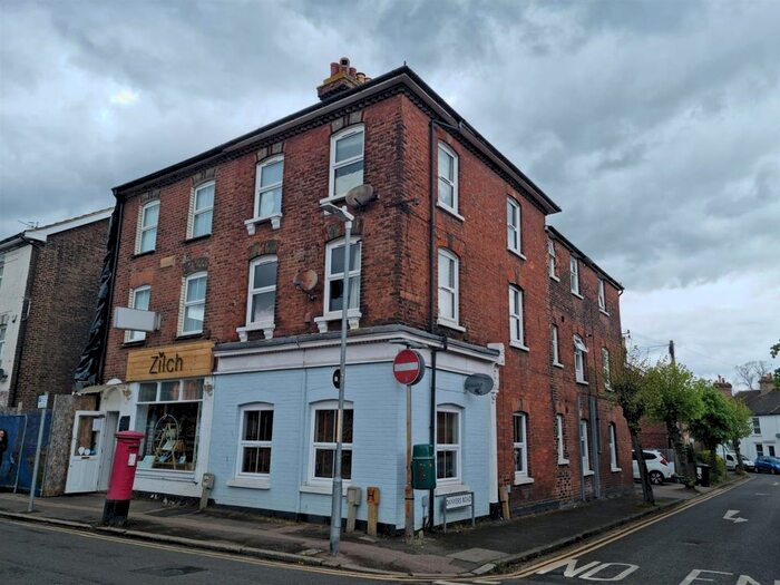 2 Bedroom Flat To Rent In Barden Road, Tonbridge, TN9