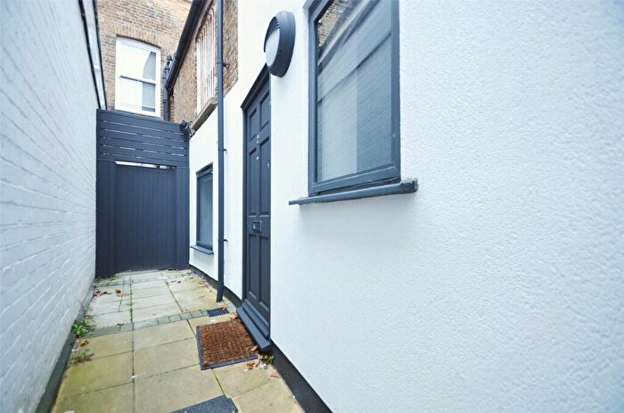 2 Bedroom Duplex To Rent In Manor Place, Sutton, SM1