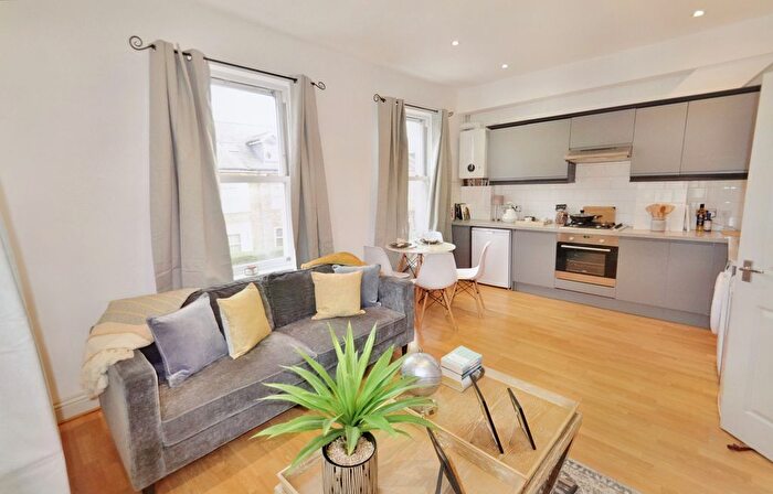 1 Bedroom Maisonette To Rent In Acton Lane, Chiswick, W4