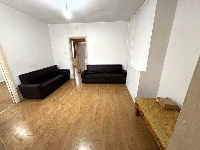 2 Bedroom Flat To Rent In Livingstone Road, Southall, UB1