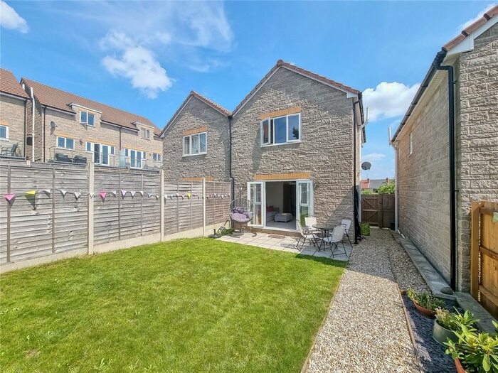 2 Bedroom Semi Detached House For Sale In Hillview Close, Kingswood