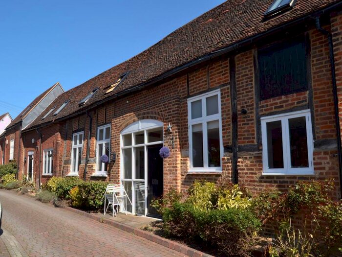 3 Bedroom Barn Conversion To Rent In Bancroft, Hitchin, SG5