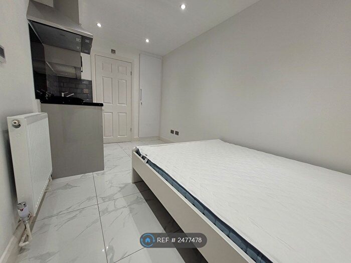 Studio To Rent In The Highway, Chelsfield, BR6