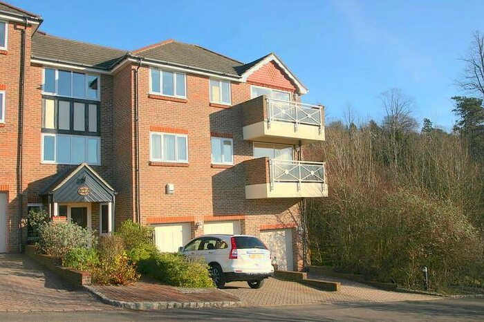 2 Bedroom Apartment To Rent In Bedroom Purpose Built Apartment In Warlingham, CR6