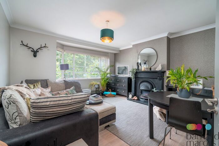 1 Bedroom Flat To Rent In The Lindens, Friern Park, London, N12