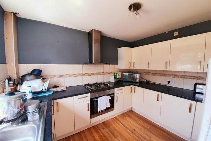 3 Bedroom Semi-Detached House To Rent In Ronksley Crescent, Sheffield, S5