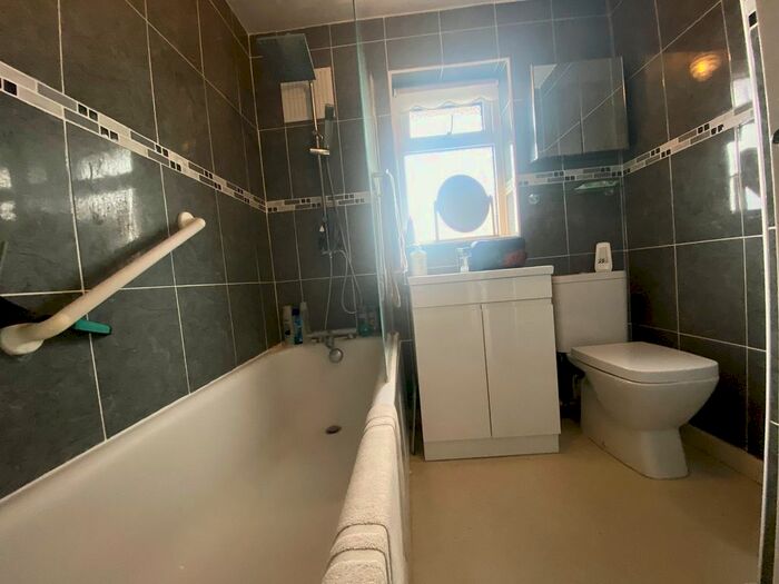 1 Bedroom Flat To Rent In Frognal Lane, Teynham, Sittingbourne, ME9