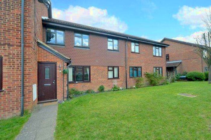 2 Bedroom Flat To Rent In Woking, GU22