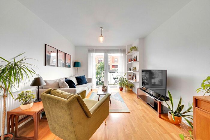 1 Bedroom Flat For Sale In Bathurst Square, Butterfly Court Bathurst Square, N15
