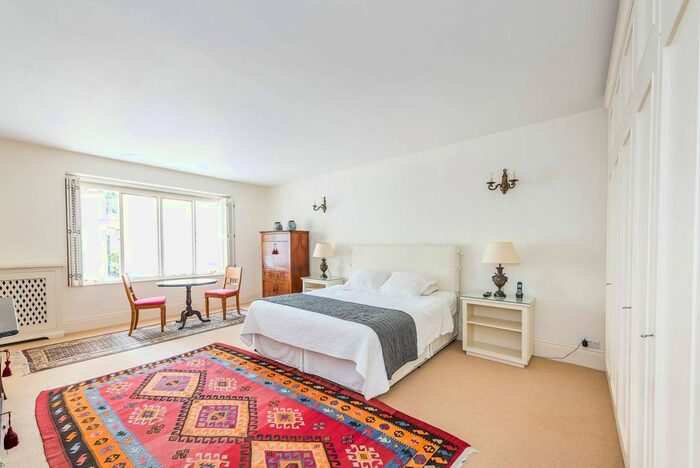 3 Bedroom Flat To Rent In Rutland Gate, Knightsbridge, London, SW7