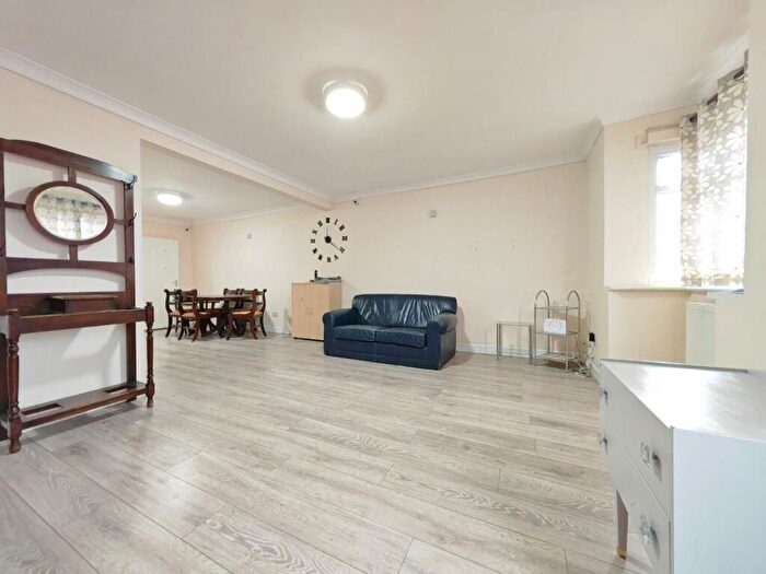 6 Bedroom Detached House To Rent In Whitley Wood Lane, Reading, RG2