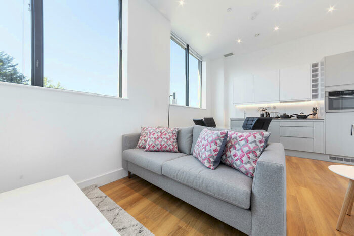 2 Bedroom Apartment To Rent In Bath Road, Slough, Berkshire, SL1