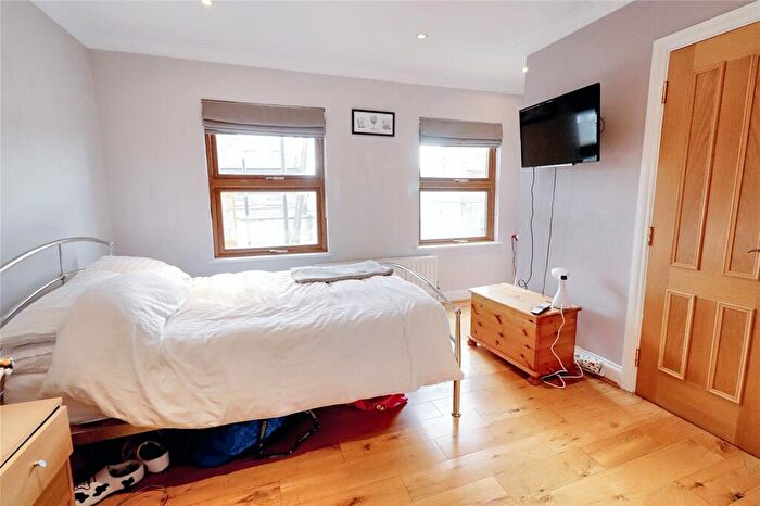 Apartment To Rent In Mayton Street, Holloway, London, N7