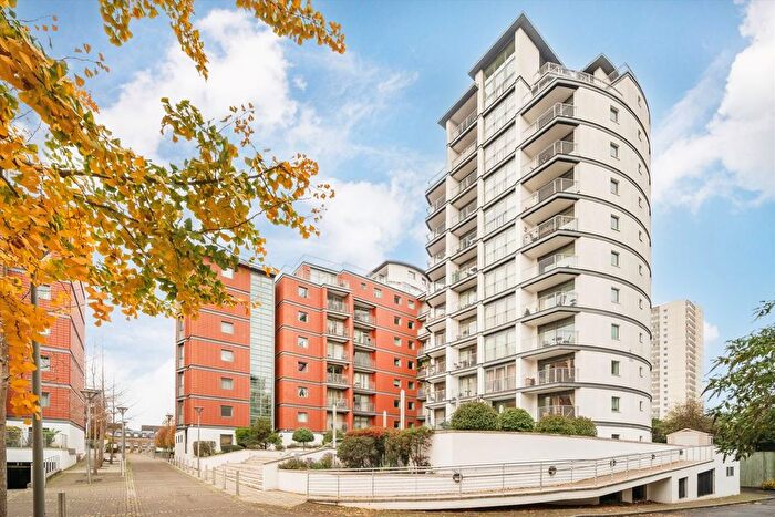 1 Bedroom Flat For Sale In Holland Gardens, Brentford, TW8