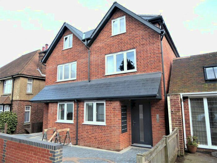 1 Bedroom Flat To Rent In Stephenson Court, Forty Acres Road - Ref, CT2