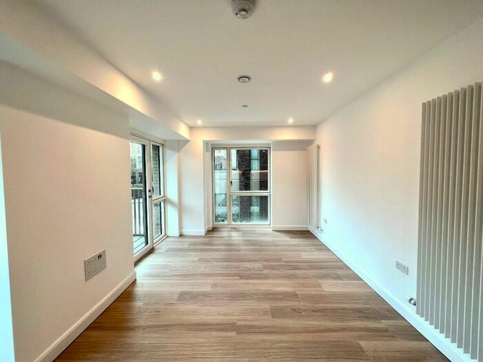 2 Bedroom Flat To Rent In Royal Eden Docks, Western Gateway, London, E16