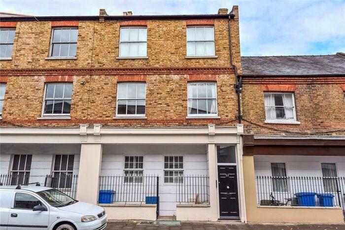 3 Bedroom Apartment To Rent In Kings Road, Windsor, Berkshire, SL4