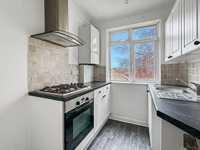 2 Bedroom Apartment To Rent In Coronation Road, Cowes, PO31