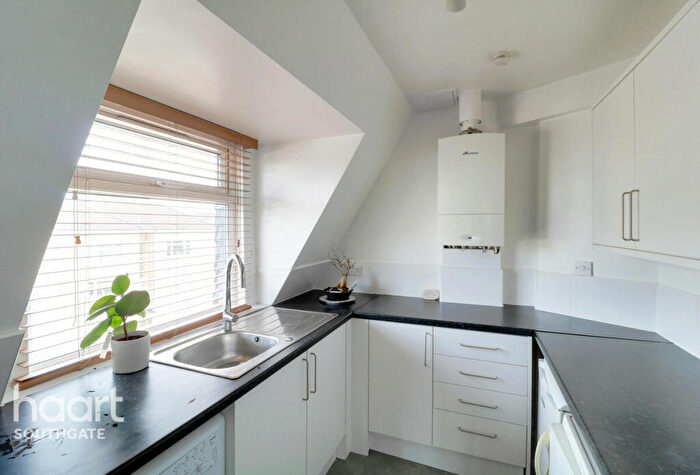 1 Bedroom Apartment For Sale In Warwick Road, Barnet, EN5