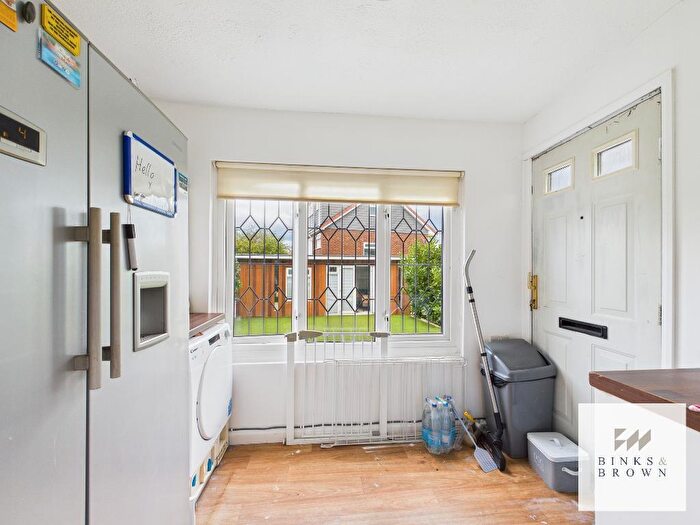 3 Bedroom Semi-Detached House For Sale In Woodbrooke Way, Corringham, Essex, SS17