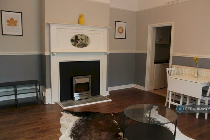 1 Bedroom Flat To Rent In Old Warwick Road, Solihull, B92