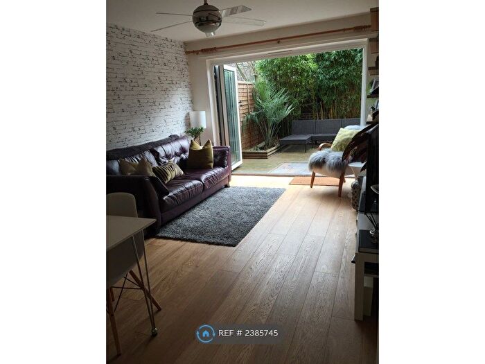 1 Bedroom Flat To Rent In Ingram Close, London, SE11