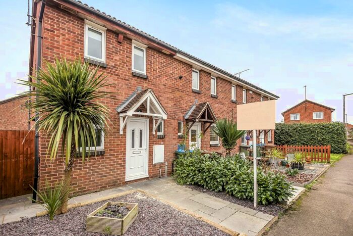 2 Bedroom End Of Terrace House To Rent In Field Close, Aylesbury, HP20