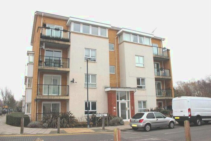 2 Bedroom Flat To Rent In Pier Way, London, SE28