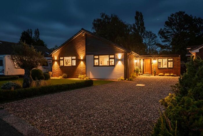 4 Bedroom Detached Bungalow For Sale In Green Lane, Oldham, OL8